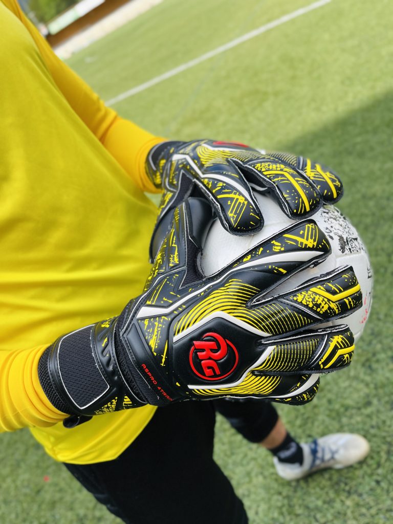 Gardien de but portant le RG ASPRO SUPERSOFT 22-23